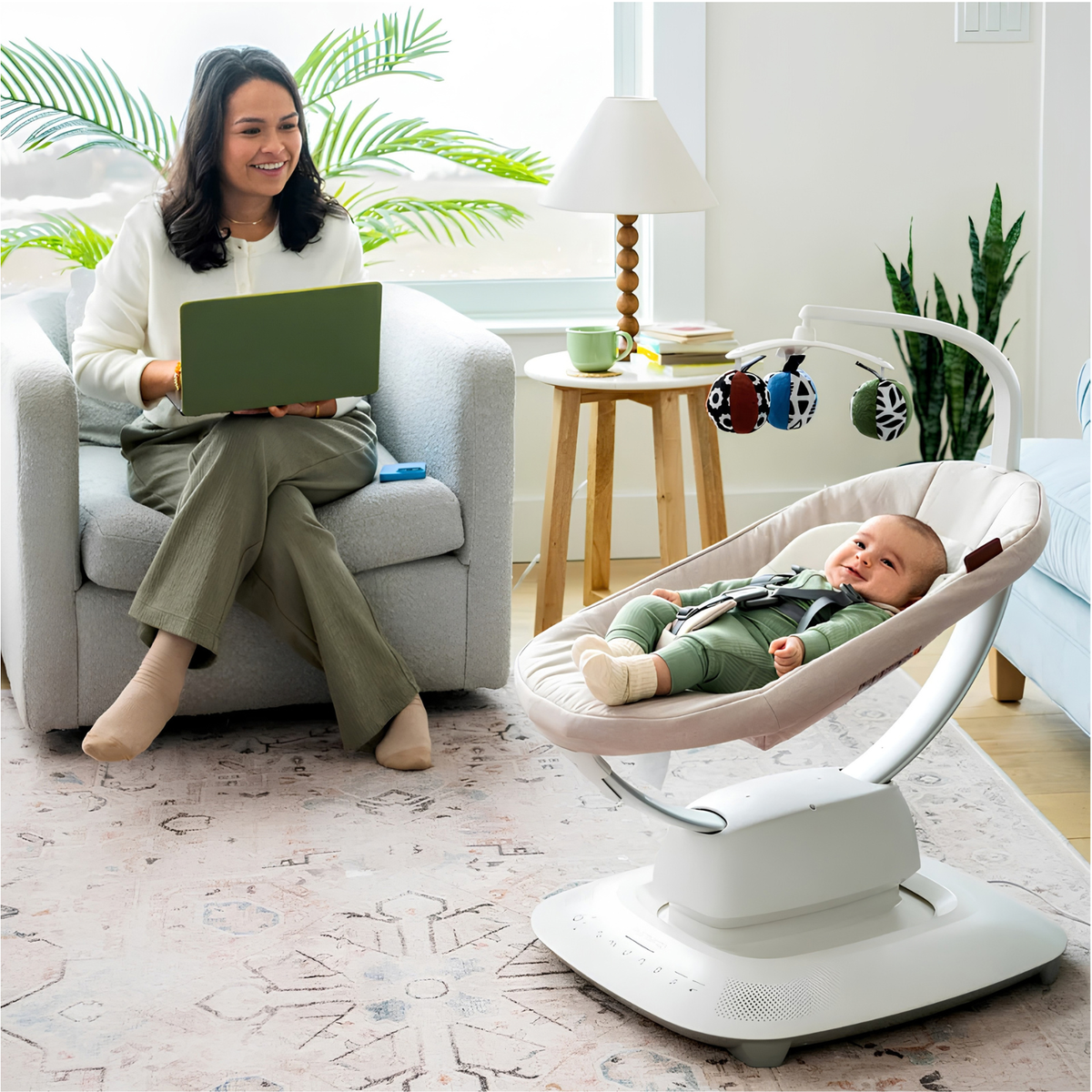 Mamaroo® Smart Swing Babysitter